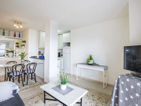 Room, Furniture, Property, White, Interior Design, Living Room, Building, Table, House, Floor