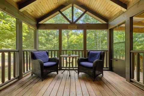 Screened in porch