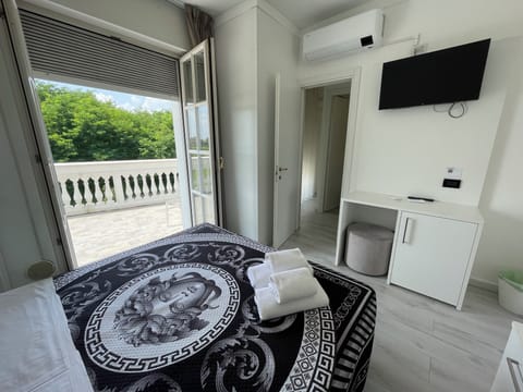 Classic Double Room | 1 bedroom, desk, laptop workspace, free WiFi