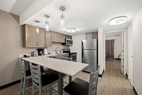 Suite, Multiple Beds, Kitchen, Poolside (Smoke Free) | Private kitchen