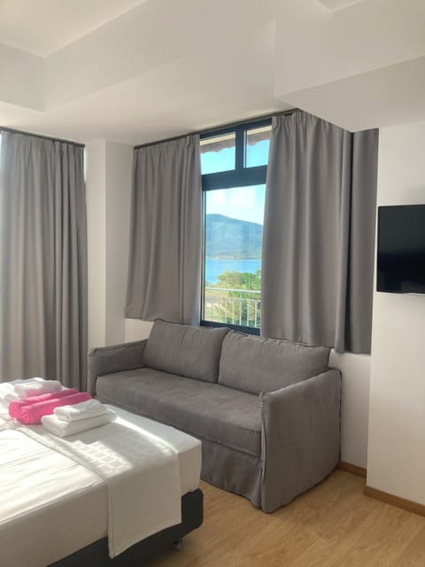 Standard Room, Sea View | In-room safe, desk, blackout drapes, soundproofing