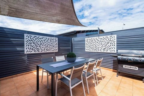 Private Courtyard with BBQ and Table in "Summercloud" Huskisson holiday accommodation.