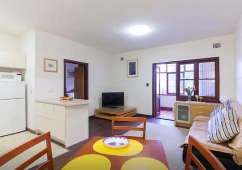 2 min walk to UWA close to CBD (3)