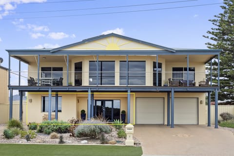 Front showing the unit area accommodation highlighted