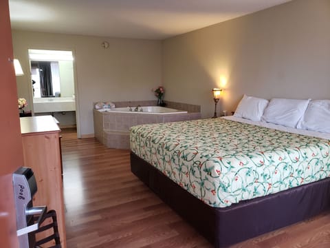 Premium bedding, individually decorated, individually furnished, desk