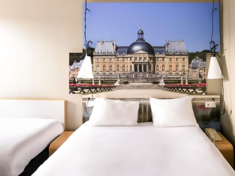 Standard Double Room, 1 Double Bed | In-room safe, desk, soundproofing, iron/ironing board