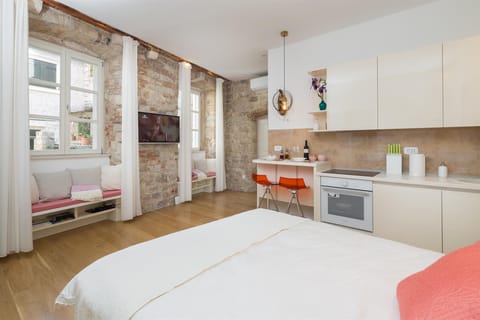 That place studio apartment in Trogir, overview