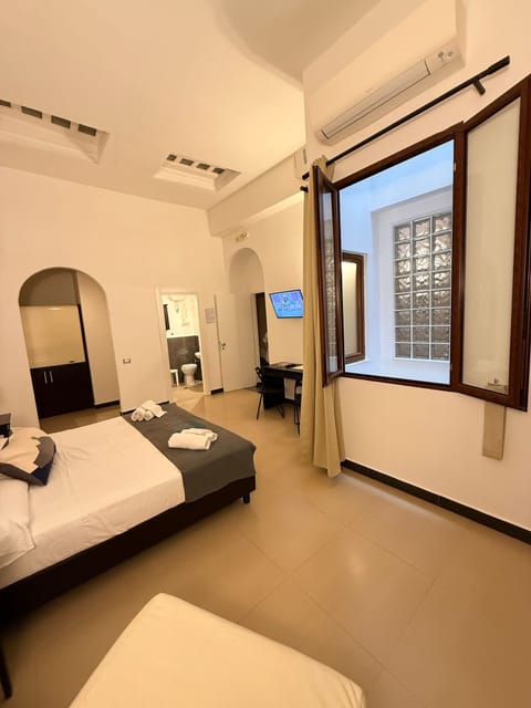 Minibar, in-room safe, soundproofing, free WiFi