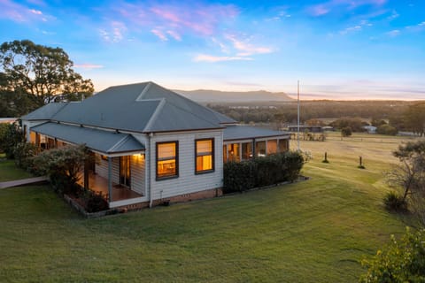 Callie Rose Lovedale set rurally amongst vineyards & acreage homes