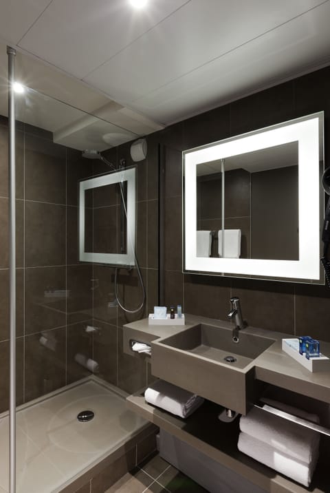 Eco-friendly toiletries, hair dryer, towels