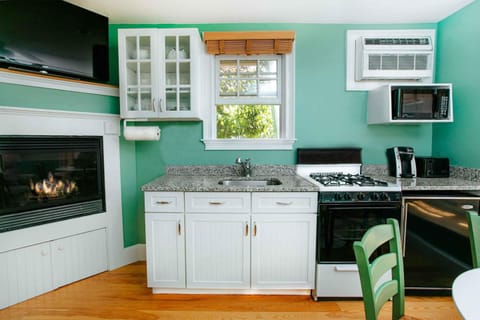 Room, 1 King Bed with Sofa bed, Private Bathroom, Resort View | Private kitchen | Fridge, microwave, coffee/tea maker, paper towels