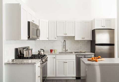 Deluxe Room, 1 King Bed, Non Smoking, Private Bathroom | Premium bedding, individually decorated, individually furnished