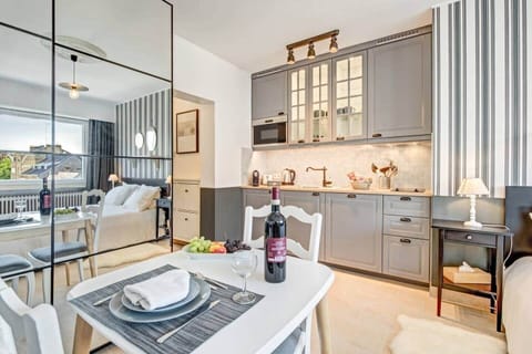 Studio tout équipé (lave vaisselle, lave et seche linge, cafetière Nespresso, TV, wifi)