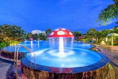 Outdoor pool, pool umbrellas, sun loungers