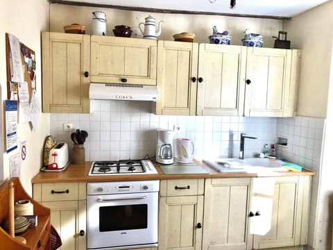 Compact and efficient kitchen