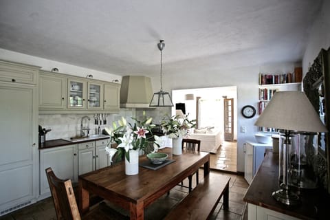 Bastide 2 kitchen and dining area opening on to sun terrace