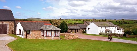 EAST ROSE - Mowhay Cottage, Shippen Cottage and the Farm house