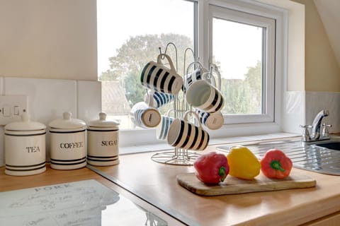 Apartment, 3 Bedrooms | Private kitchen | Fridge, microwave, oven, stovetop