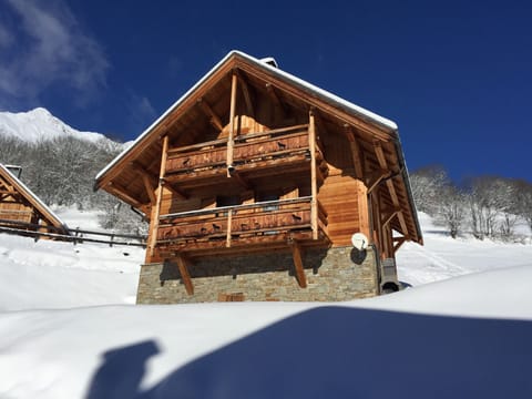 Spacious detached chalet to suit the needs of different groups and families