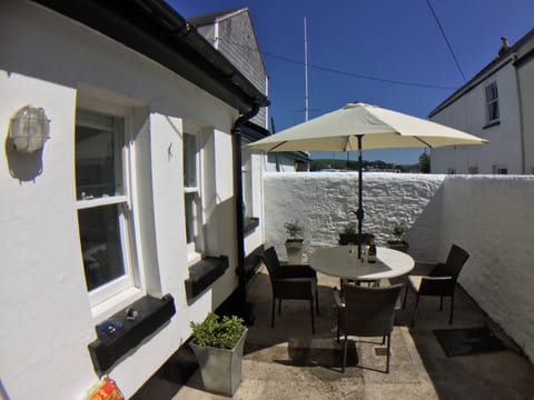 Lovely sunny yard with side access leading to the Quay front 