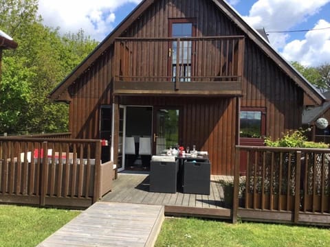 large 5 bedroom lodge with gardens and hot tub