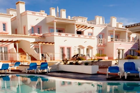 Casa Clara only metres from the main, heated, free pool and with easy access 