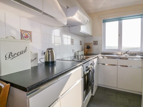 Bright Sunny Kitchen with Dishwasher and Washer/Dryer