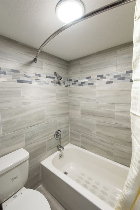 Combined shower/tub, towels, soap