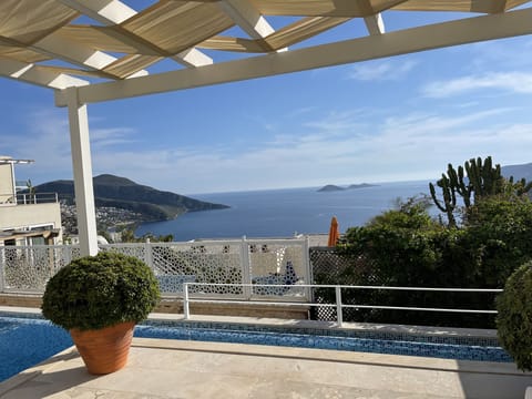 Safir has the most amazing bay and mountain views