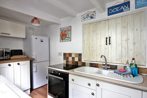 Galley Kitchen (Ground Floor)