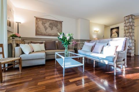 Living room with two access to the main terrace.