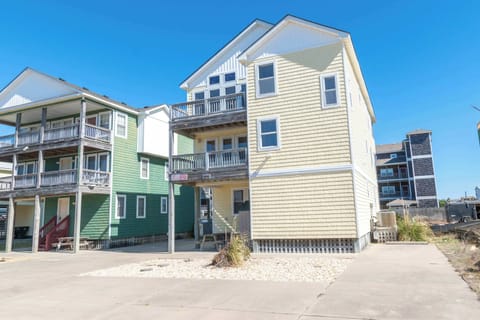 Front of House with plenty of parking