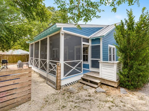 Welcome to Stone's Throw on Folly Beach!