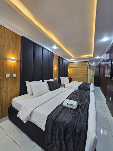 Executive Double Room | In-room safe, desk, laptop workspace, blackout drapes