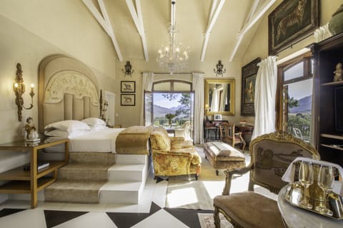 Superior Suite | Premium bedding, free minibar items, in-room safe