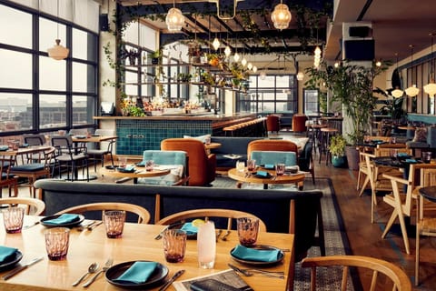 2 restaurants; breakfast, lunch, dinner, and brunch served