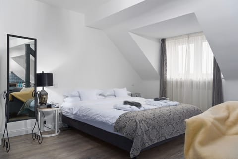 Junior Suite | Egyptian cotton sheets, premium bedding, down comforters, pillowtop beds