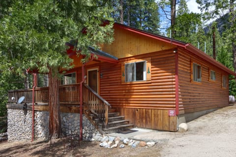 Front viewof cabin