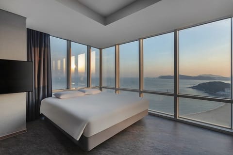 Minibar, blackout drapes, soundproofing, free WiFi