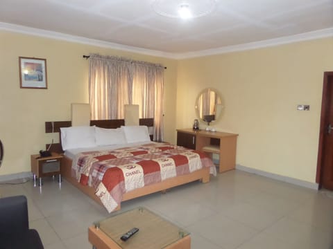Executive Room | Desk, free WiFi, bed sheets