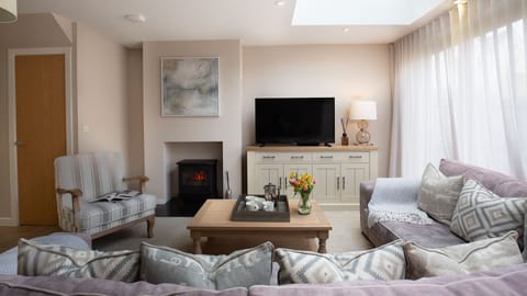 Living area, Hawthorn Cottage, Bolthole Retreats