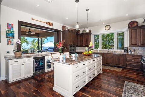 Large pass-through window to the outdoor dining area