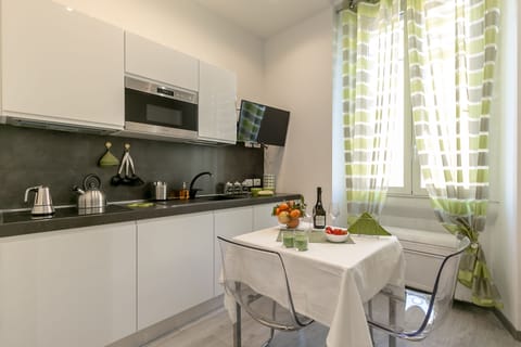 City Studio | In-room dining