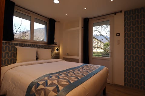 Double Room, Balcony | Premium bedding, memory foam beds, desk, laptop workspace