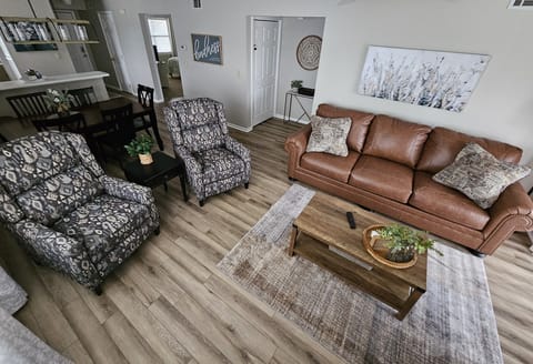 Comfortable living area, chairs recline