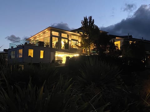 7Manata at dusk