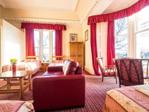 Family Suite | Iron/ironing board, free WiFi, bed sheets