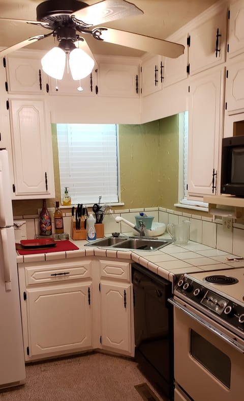 Fully Furnished kitchen