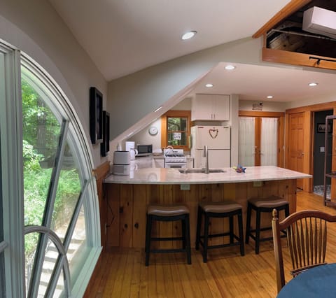 Big windows & cathedral ceilings