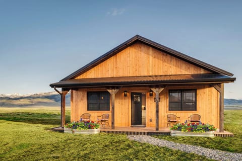 The way the cottage use to look before the Ranch House addition.